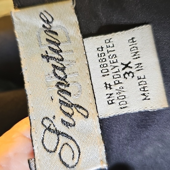 Signature Womens 3X Floral V-Neck Women's Top - Black and Blue Flowie - Picture 6 of 9